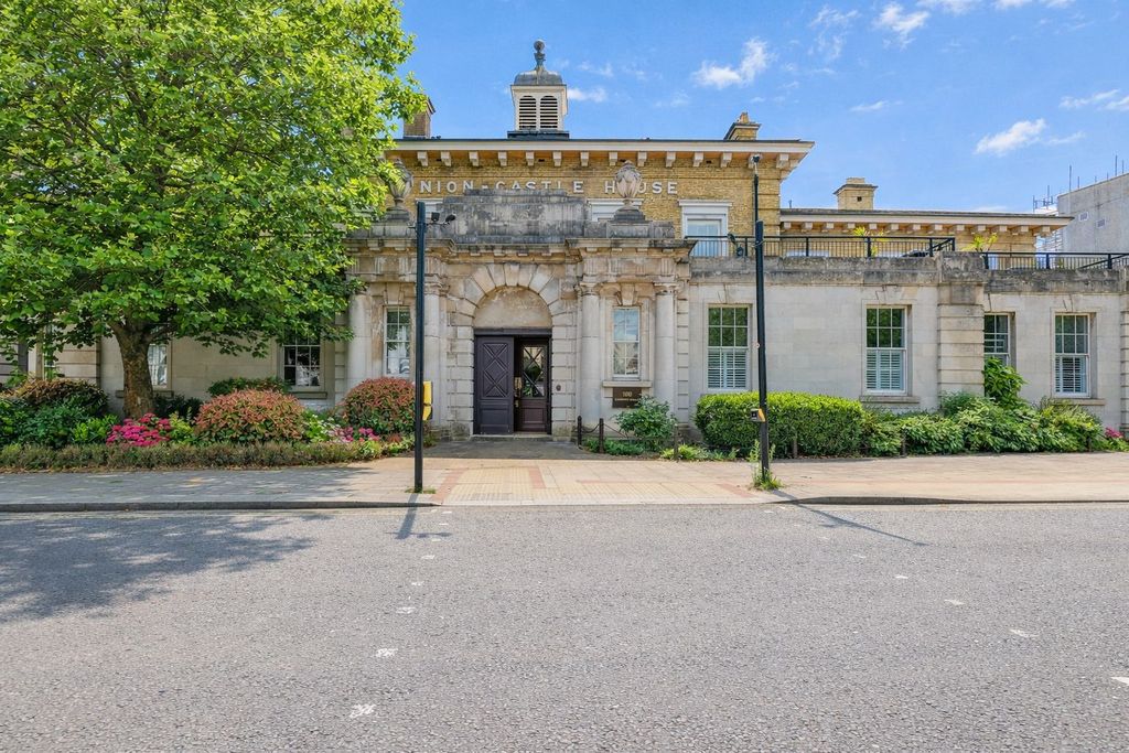 Property photo 3 of 39