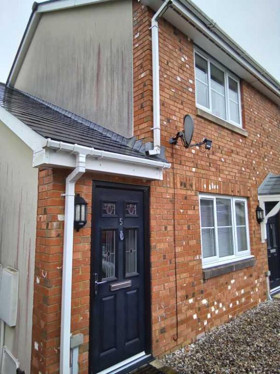 Property photo 1 of 16 5 Alynlee - Ext 2.Jpg