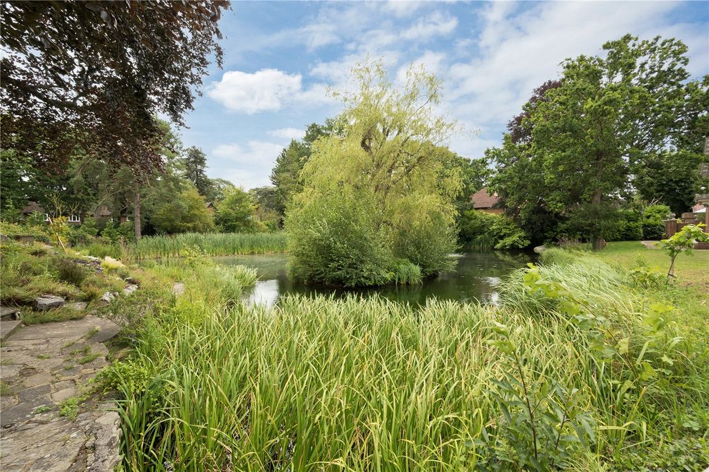 Property photo 2 of 13 Communal Gardens