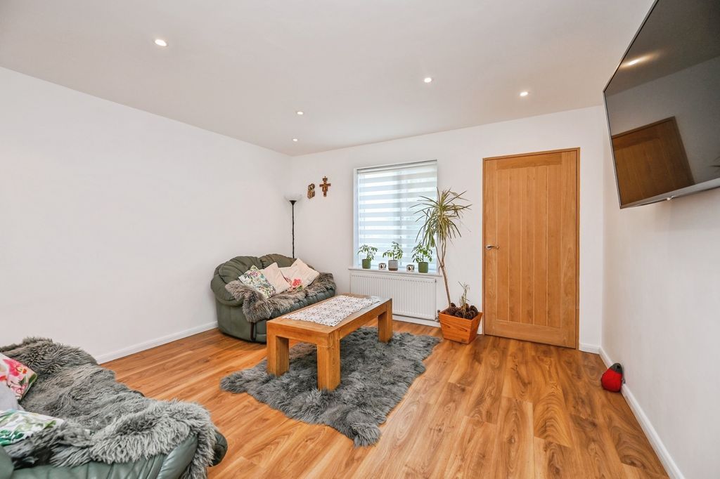 Property photo 2 of 13 Pbox-Img.Jpg