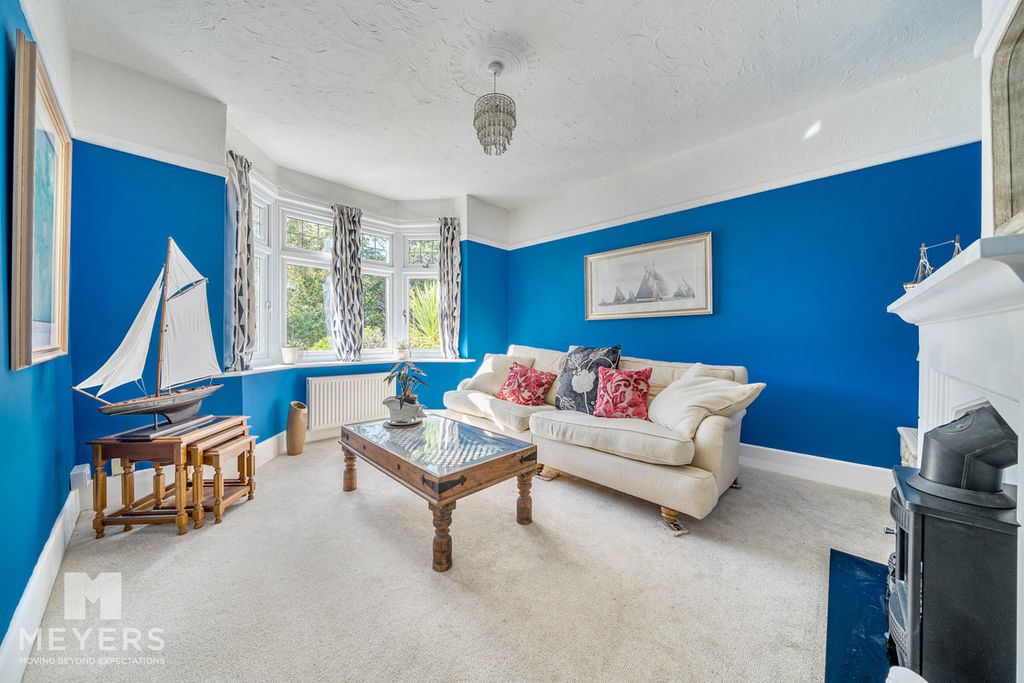 Property photo 2 of 27