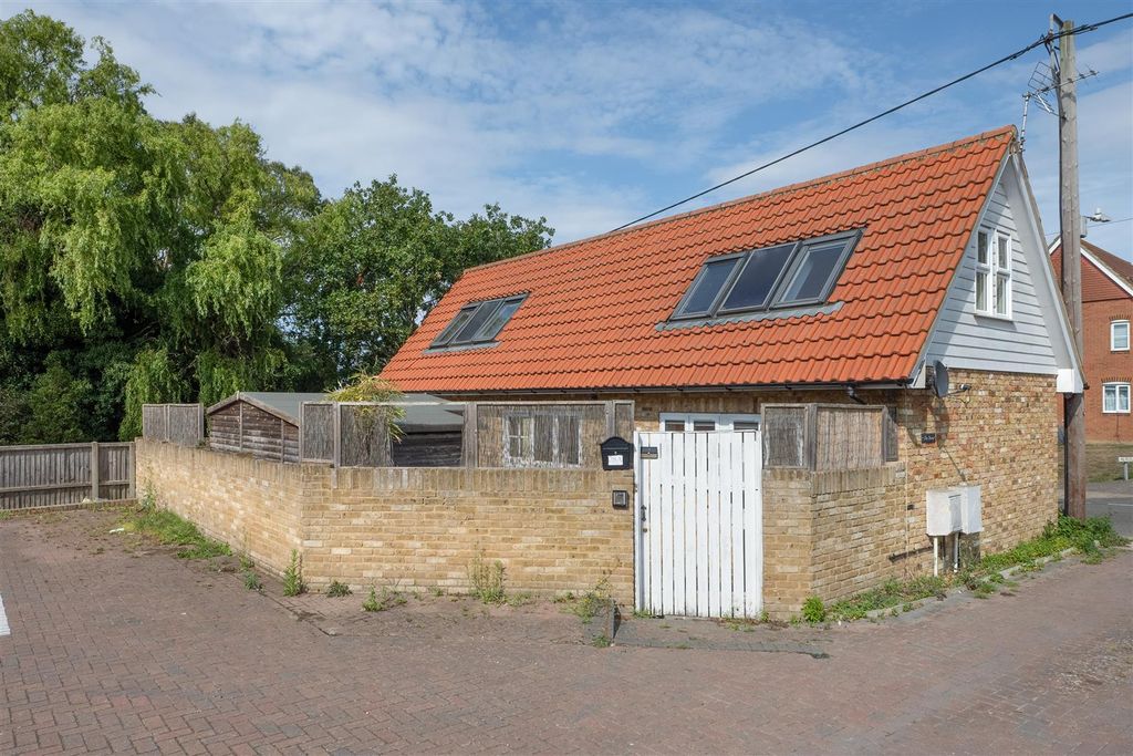 Property photo 1 of 16 Golden Hill, Whitstable