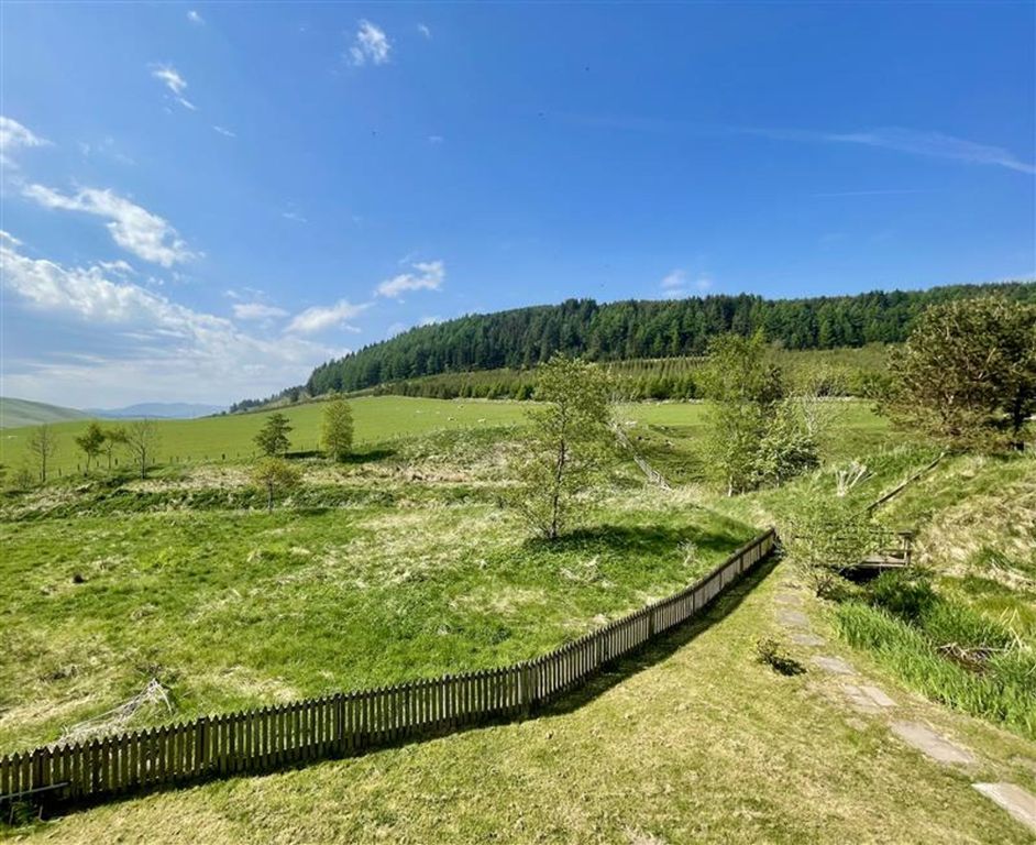 Property photo 3 of 25 Garden