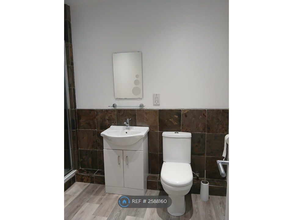 Property photo 3 of 9 Ensuite