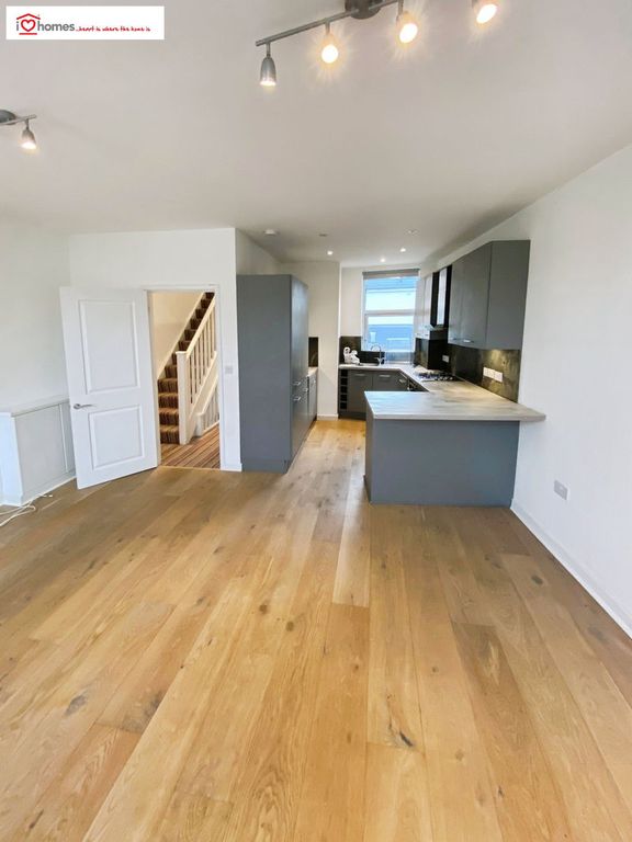 Property photo 2 of 11 Photo 3