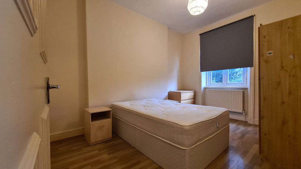 Property photo 3 of 11 Double Bed Room