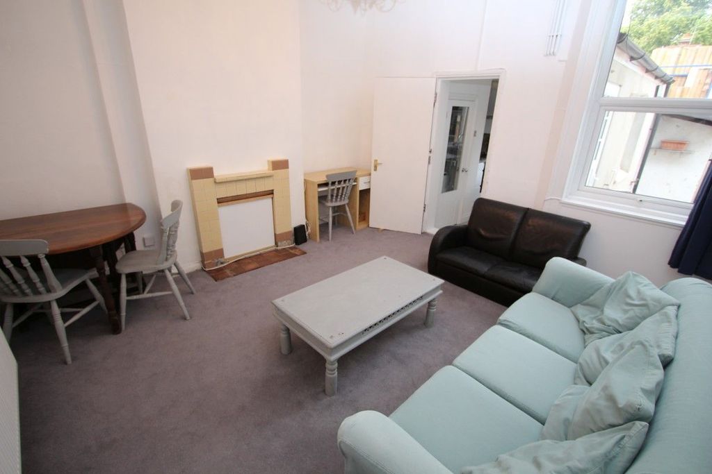 Property photo 3 of 14