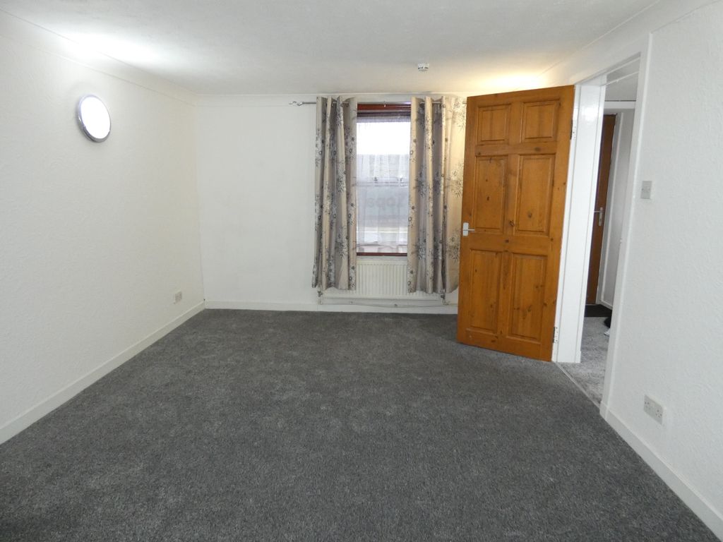 Property photo 3 of 15 Lounge