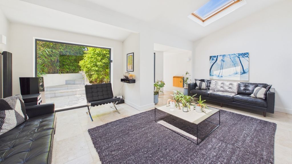Property photo 2 of 36 4699458