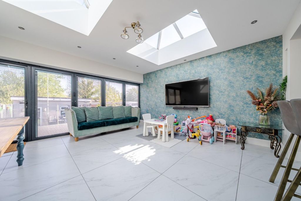 Property photo 3 of 22 1450270-23-69E89Cf01B425.Jpg