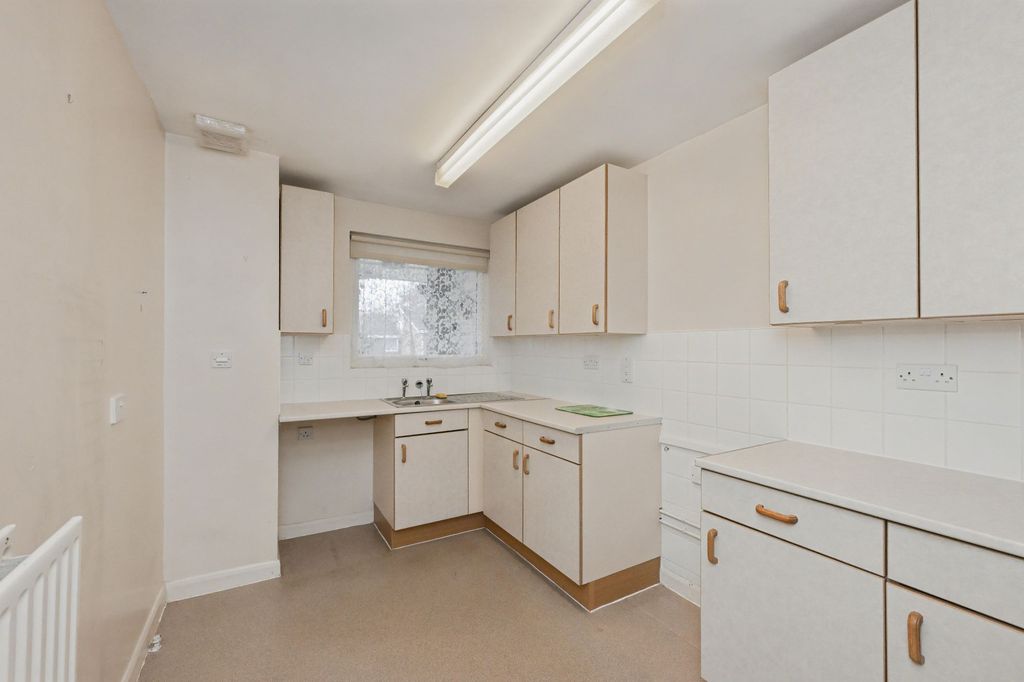 Property photo 2 of 13 26 Madells, Epping CM16 4Nw