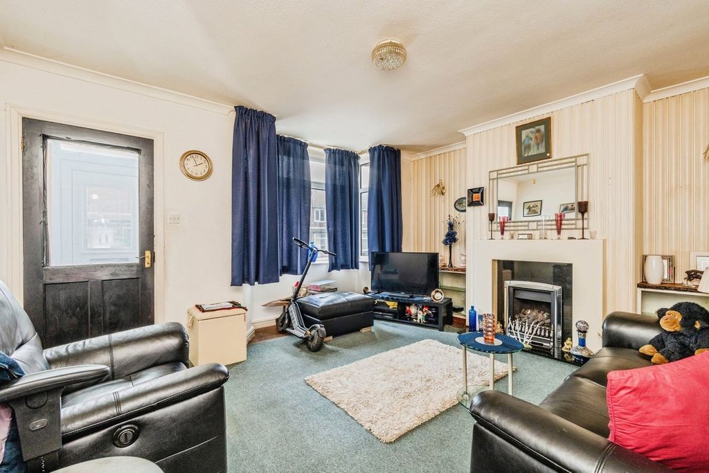 Property photo 3 of 17