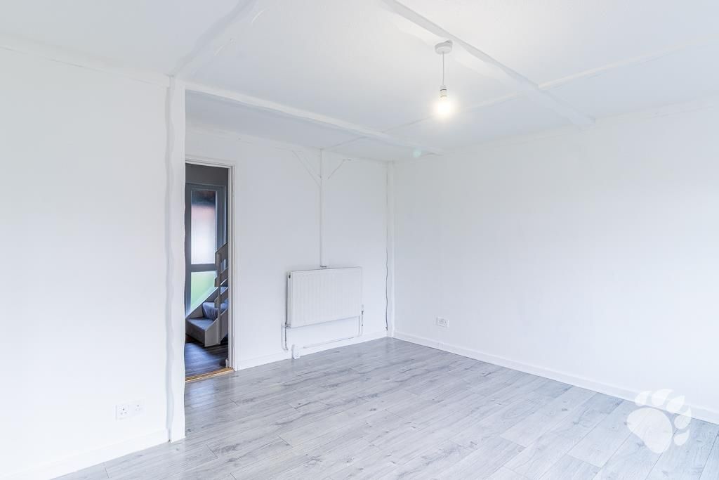 Property photo 3 of 20 Lounge