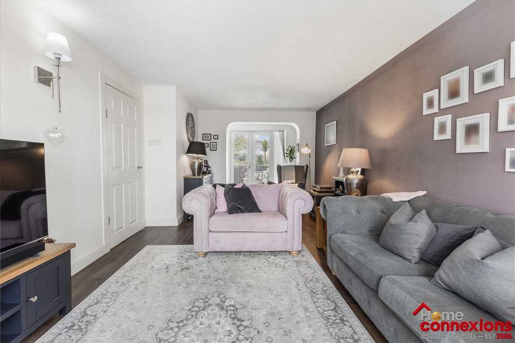 Property photo 3 of 21 Lounge Dining (2)