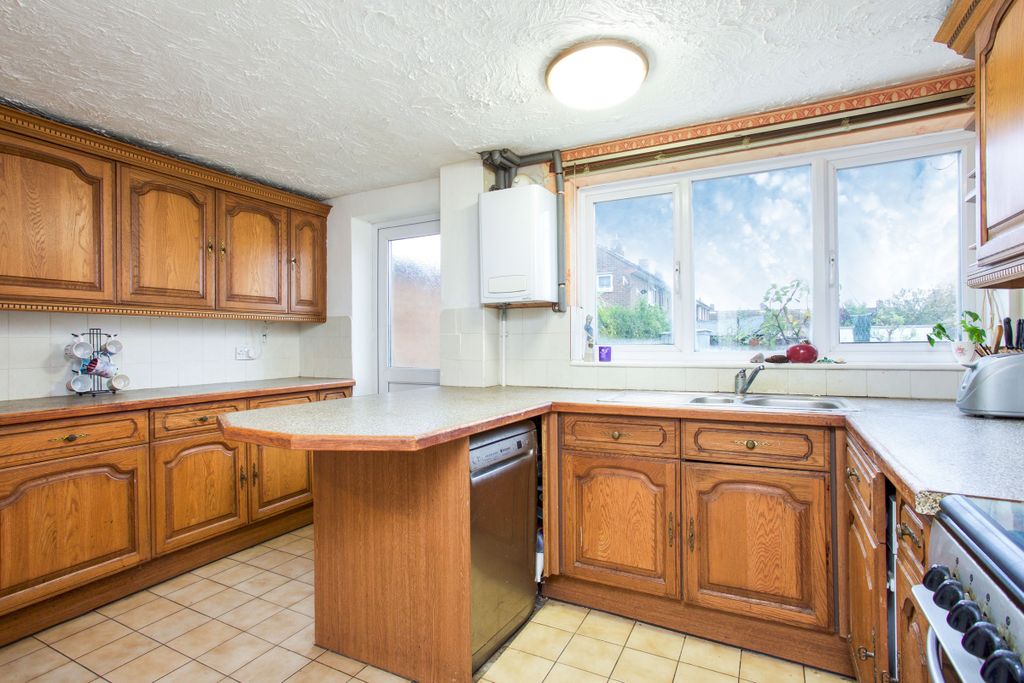 Property photo 3 of 8 4