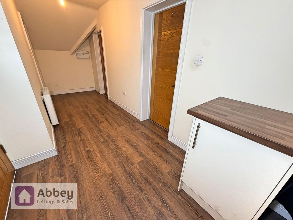 Property photo 3 of 11 Hallway