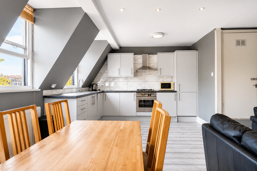 Property photo 3 of 9 Dining / Kitchen