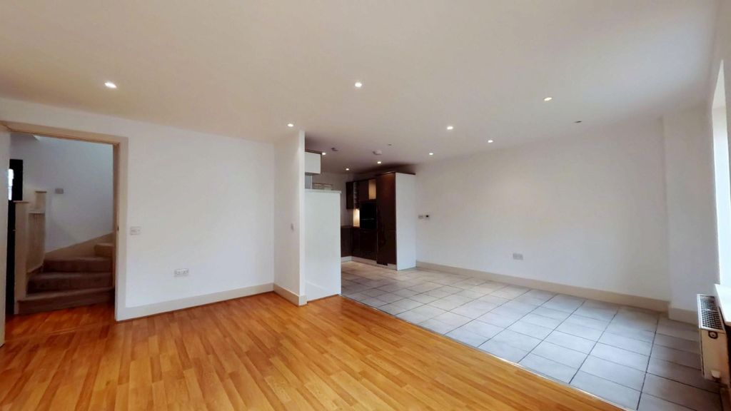 Property photo 3 of 27
