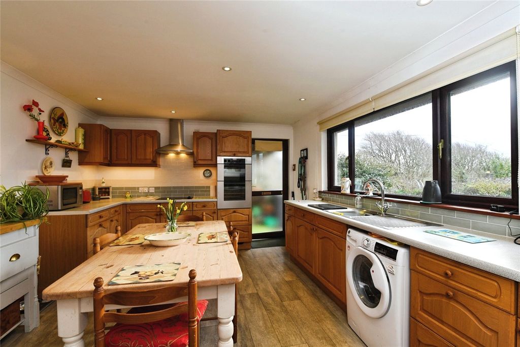 Property photo 3 of 20 Picture No. 32