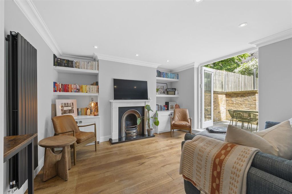 Property photo 2 of 16 Garden Flat, 29, Homefield Road London1.Jpg