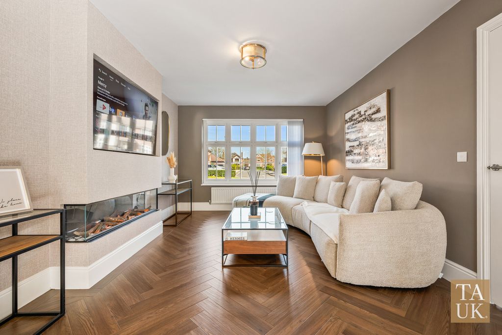 Property photo 2 of 39