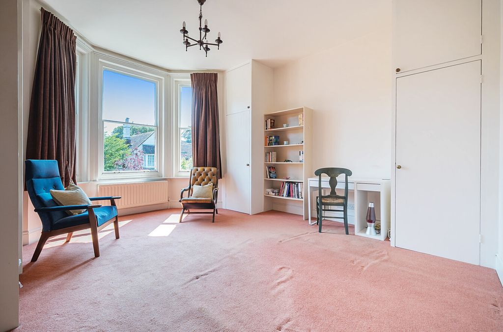 Property photo 3 of 17 1333880-17-68934d...