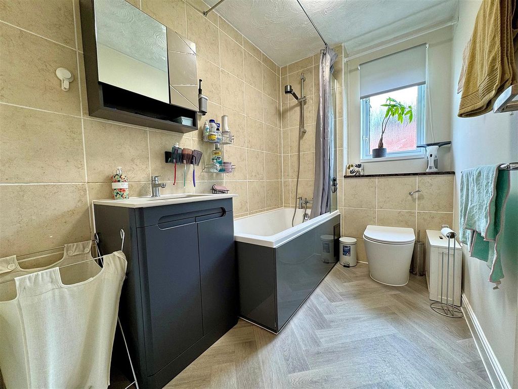 Property photo 2 of 7 Bathroom.Jpg