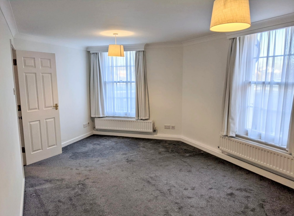 Property photo 2 of 4 Living Room