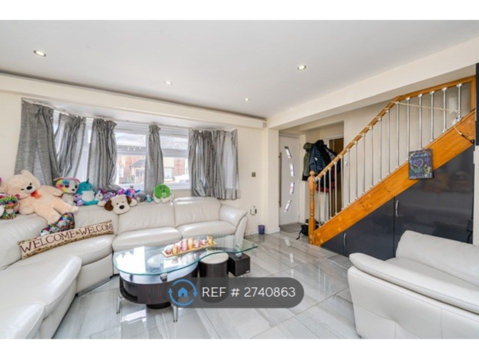 Property photo 2 of 16 Formal Sitting Area