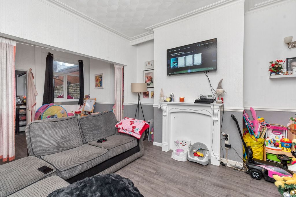 Property photo 3 of 13