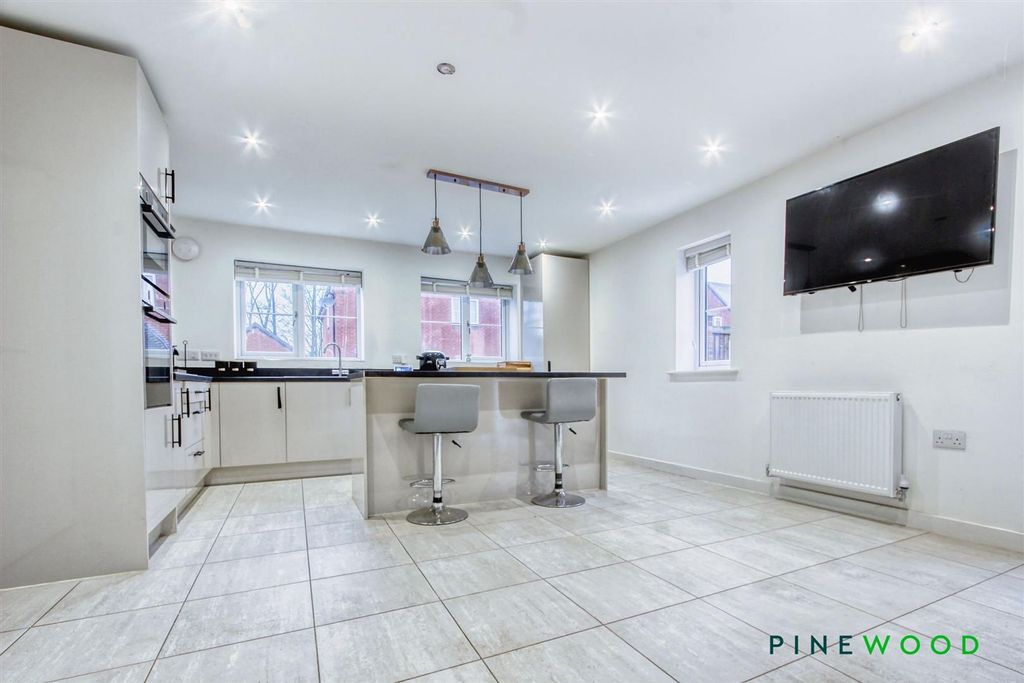 Property photo 2 of 31 Kitchen Diner