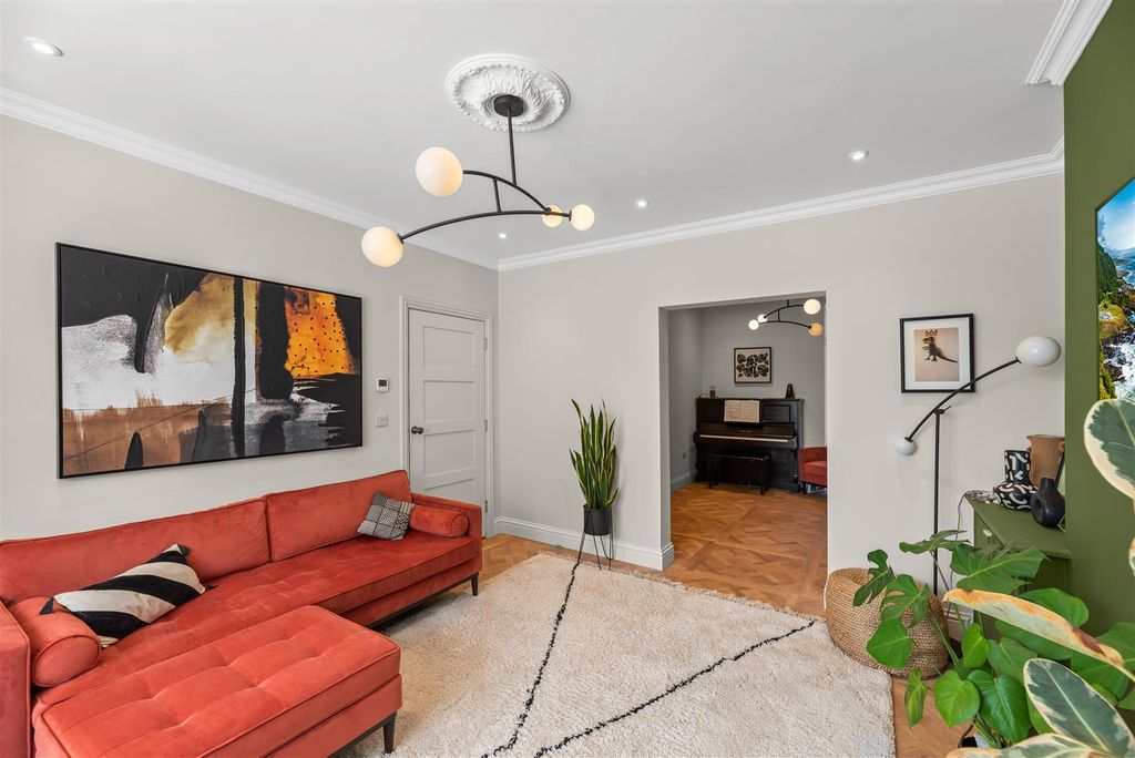 Property photo 2 of 47 Living Room