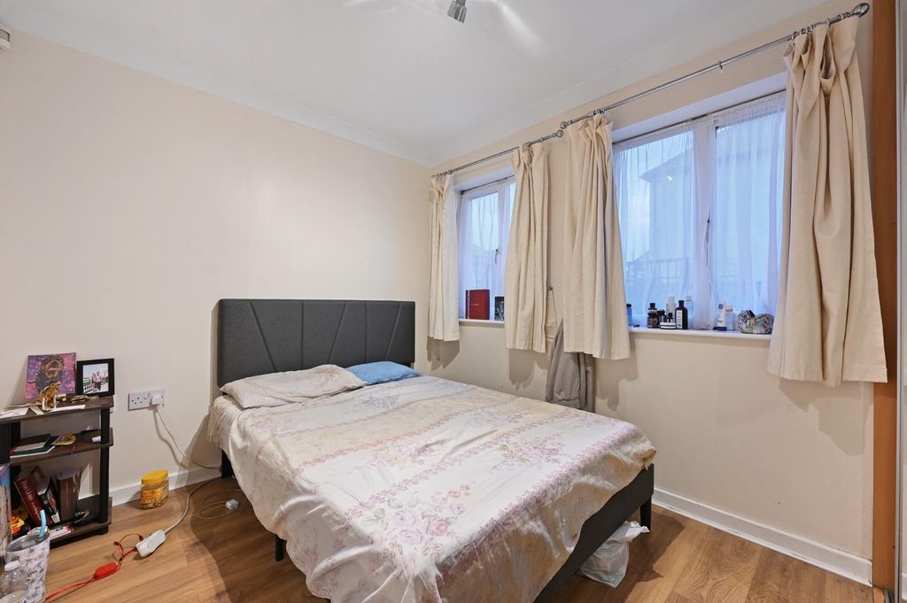 Property photo 2 of 8 Ren - 41 Dominion Close - Bedroom3 (1).Jpg