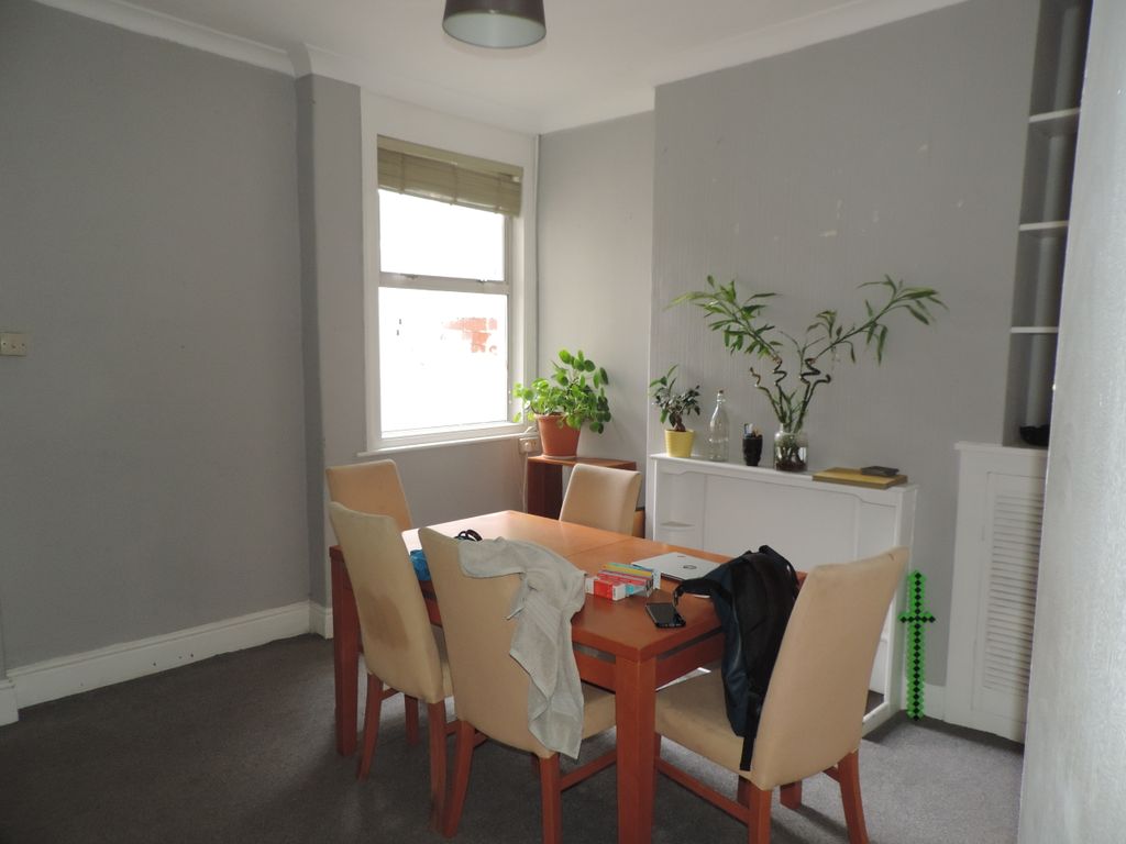 Property photo 3 of 28
