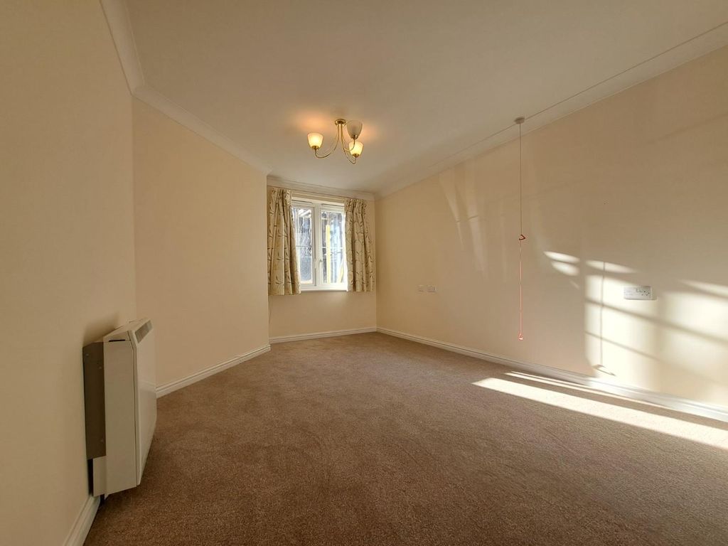 Property photo 3 of 12 Bedroom2.Jpg