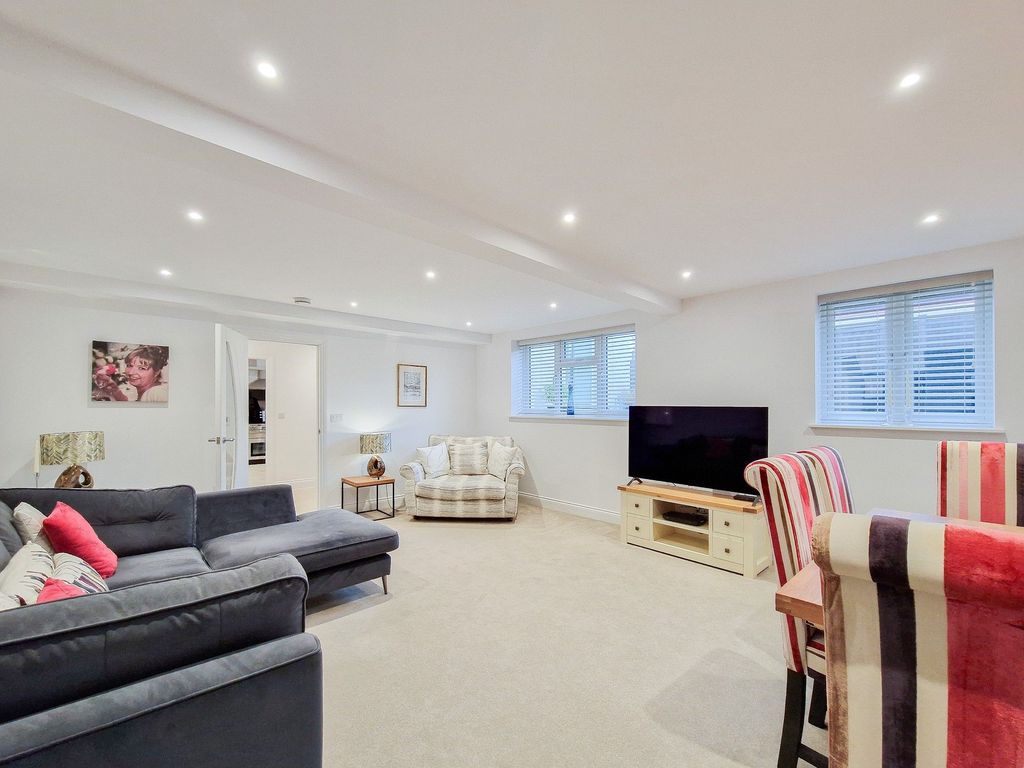 Property photo 3 of 45 Photo 5