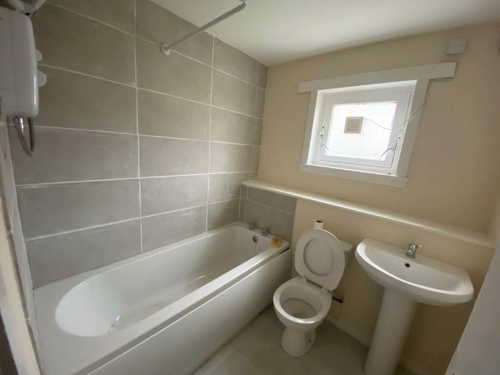 Property photo 3 of 7 Bathroom