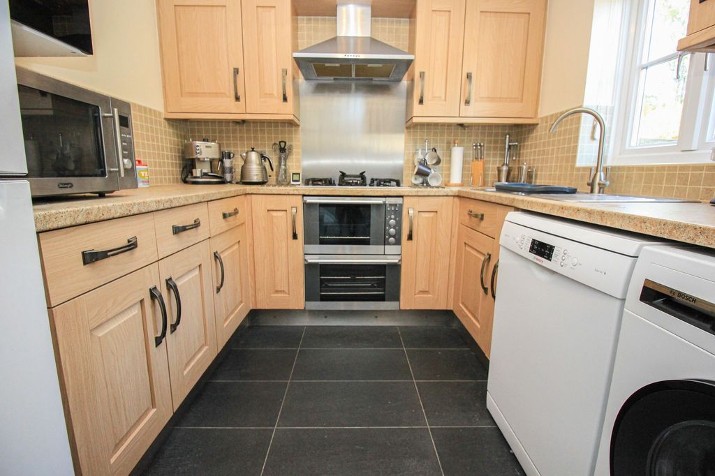 Property photo 3 of 20