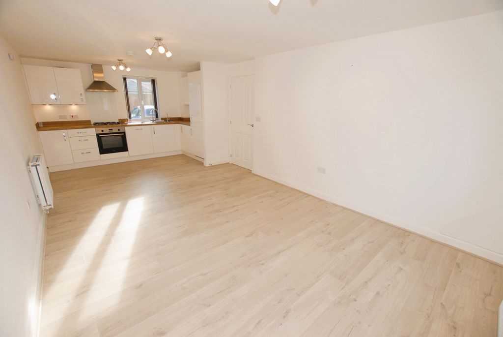 Property photo 3 of 11 Living Space/Kitchen