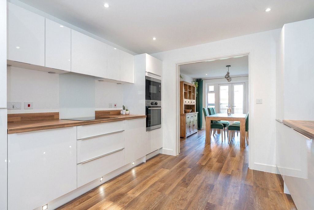 Property photo 3 of 20 Picture No. 12