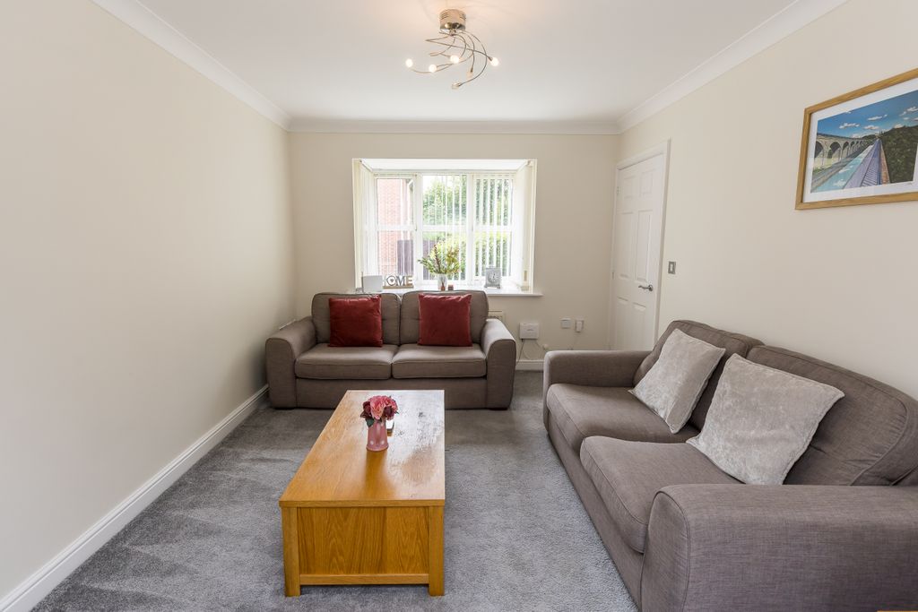 Property photo 2 of 18 4