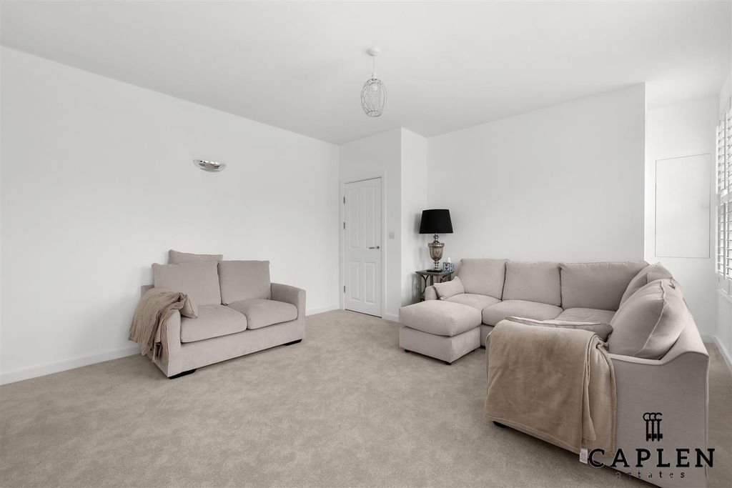 Property photo 3 of 15 4D4A0510.Jpg