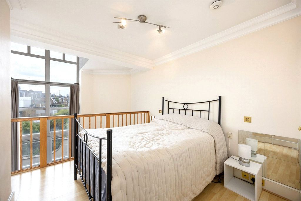 Property photo 3 of 9 Bedroom