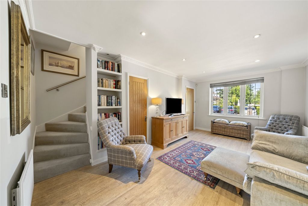 Property photo 3 of 11 Picture No. 12