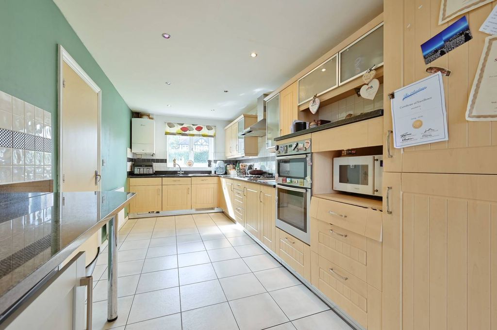 Property photo 3 of 24