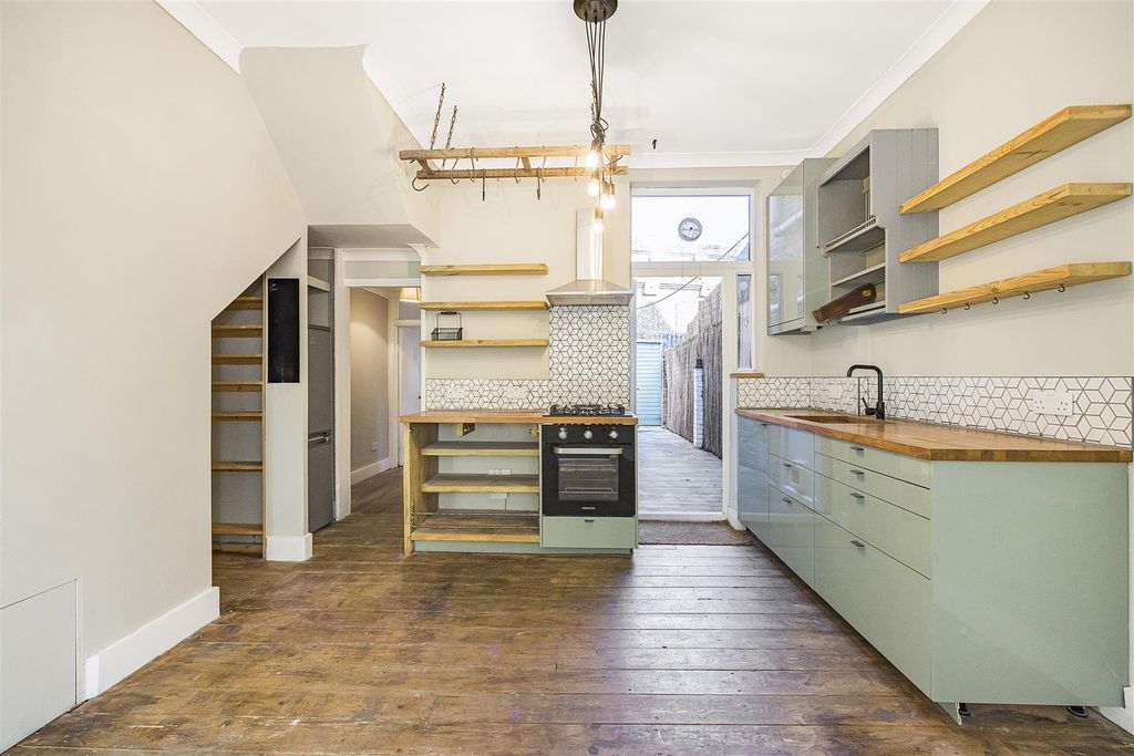 Property photo 2 of 14 2