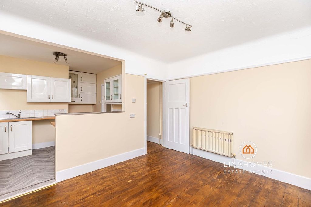 Property photo 3 of 24