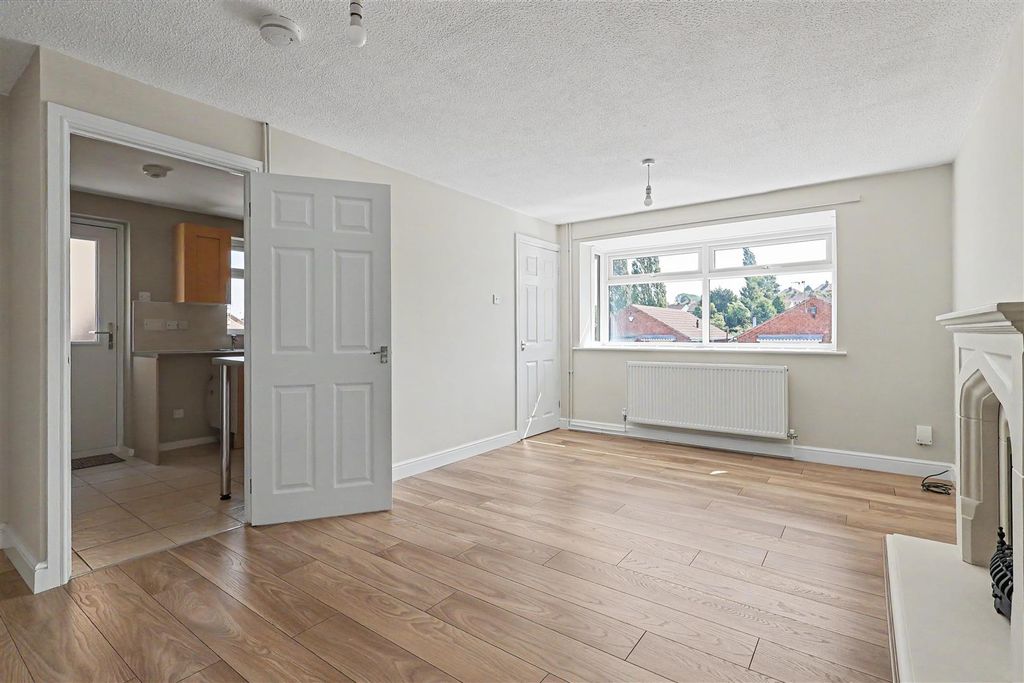 Property photo 2 of 18 21, Swallow Gardens Carlton Nottingham, Ng4 1Nr