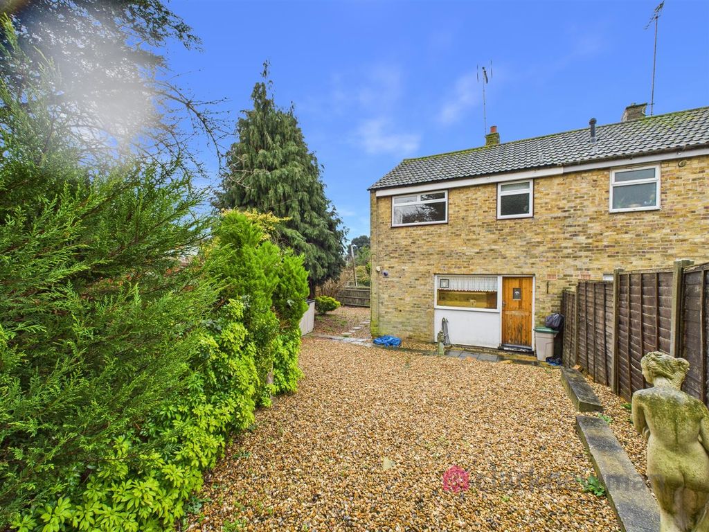 Property photo 2 of 11 Garden