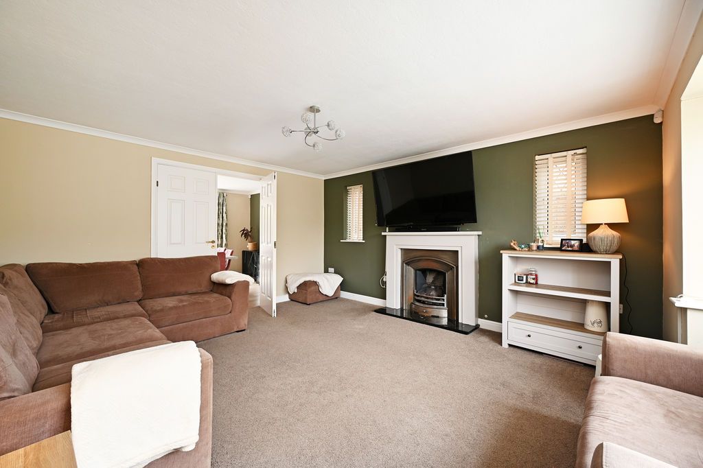 Property photo 2 of 37 Living Room